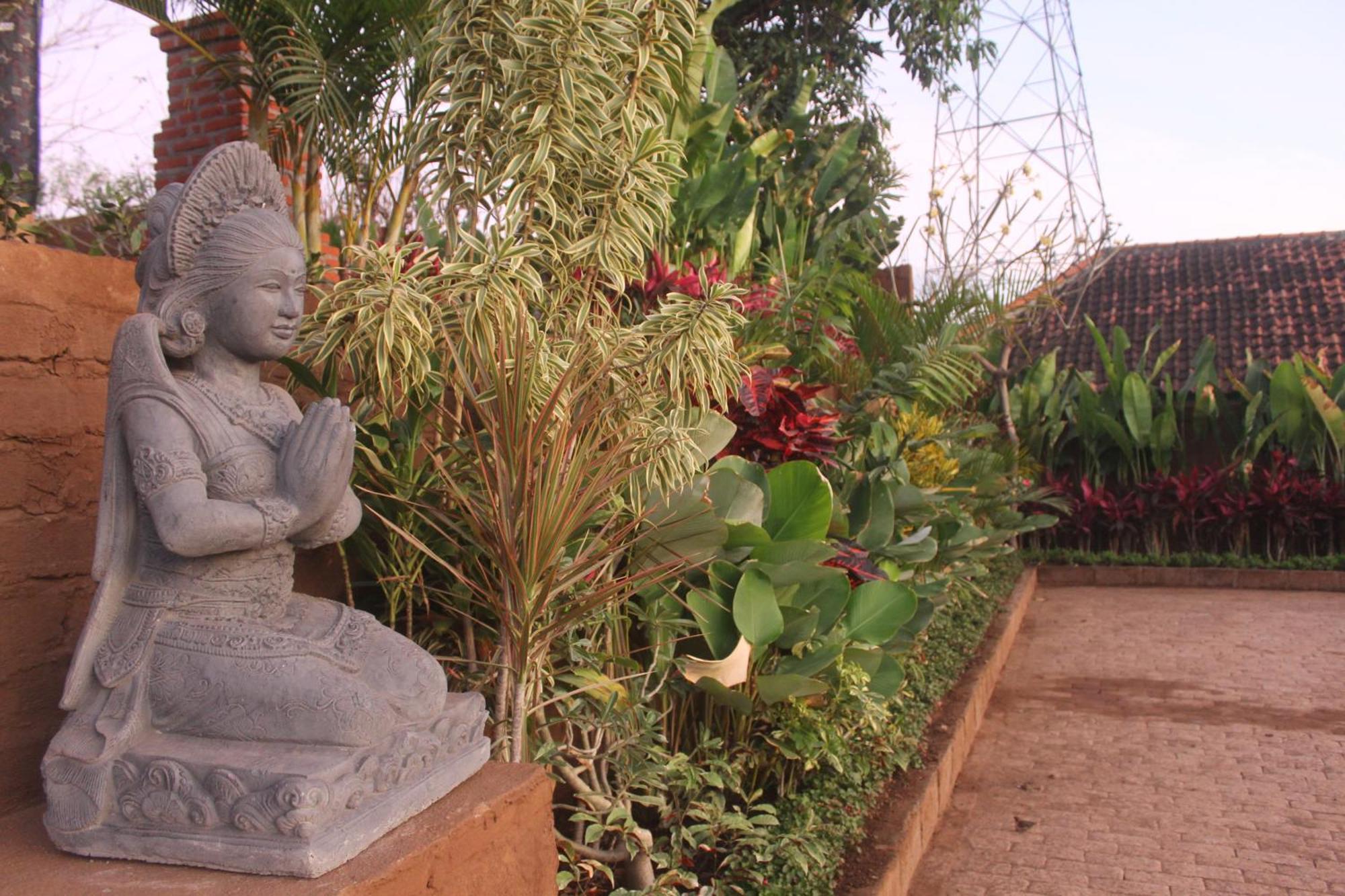 Eliska Sari Bungalows Sumberkima Pemuteran Esterno foto